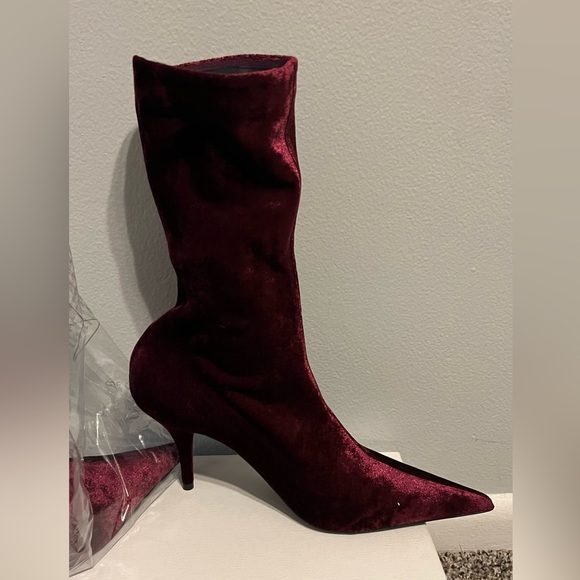 Authentic Balenciaga burgundy Velvet Ankle Boots size 38 - Picture 2 of 4